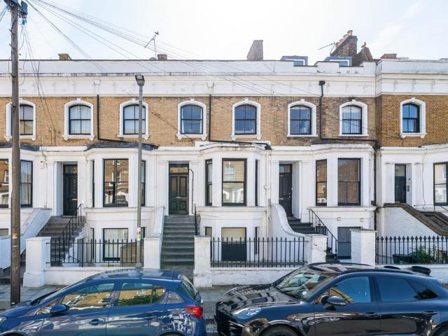 Flat for sale in Clapham Junction, Greater London