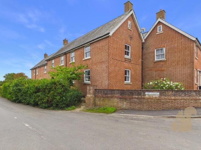Flat for sale in Chelmondiston, Suffolk