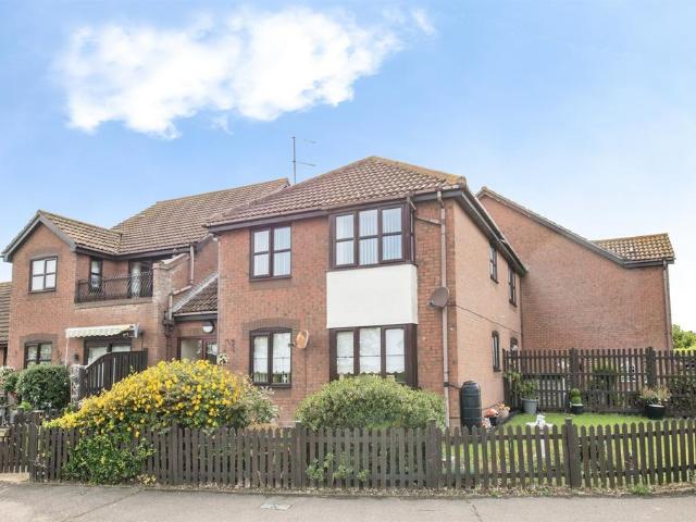 Flat for sale in Dale Hill, Essex