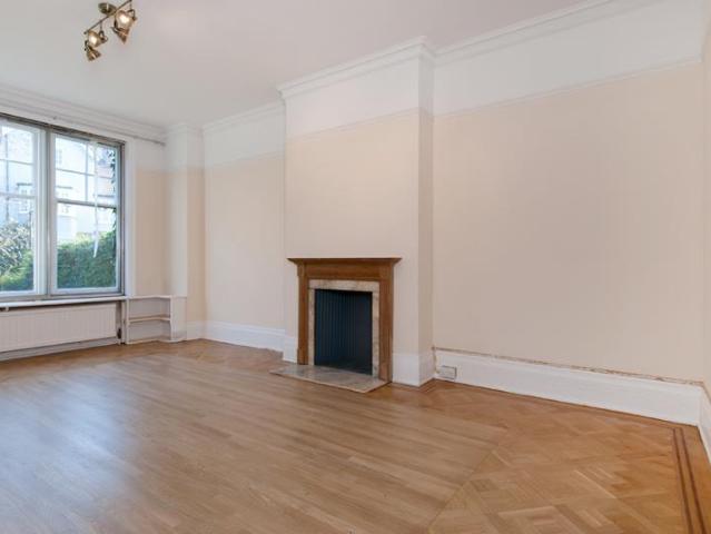 Flat for sale in West Hampstead, Greater London