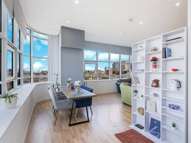 Flat for sale in Merchant City, Scotland