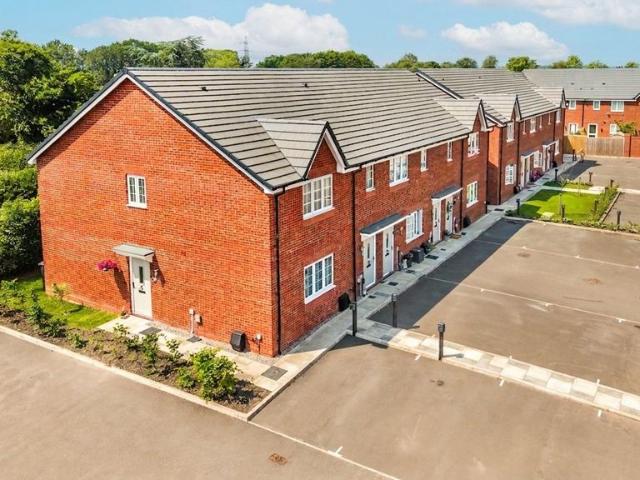 Flat for sale in Roby Mill, Lancashire