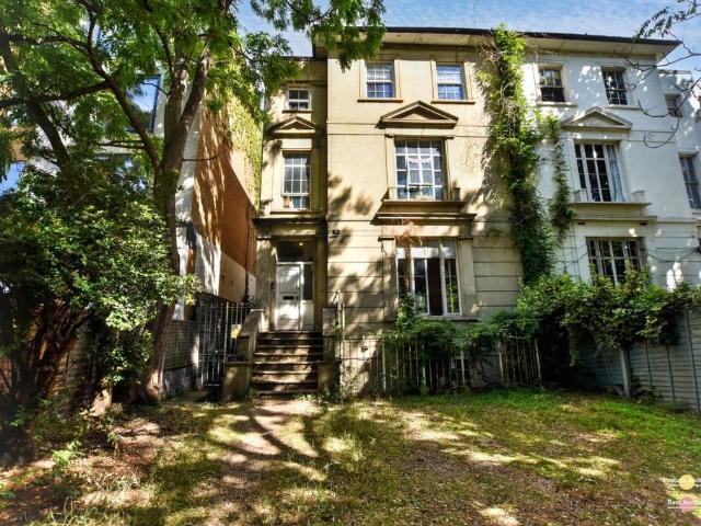 Flat for sale in Brixton, Greater London
