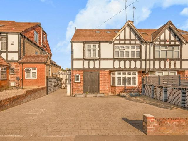 Flat for sale in Hendon, Greater London