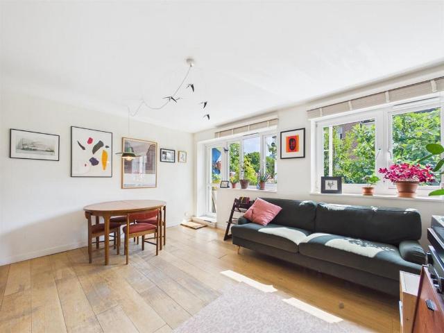 Flat for sale in South Tottenham, Greater London