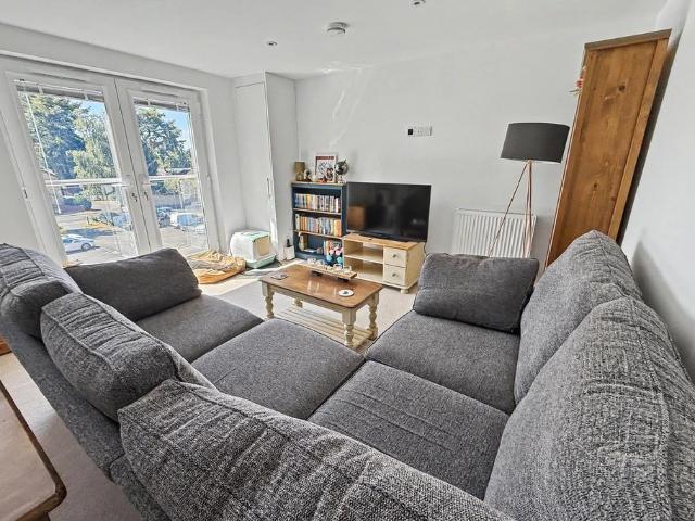Flat for sale in Tricketts Cross, Ferndown
