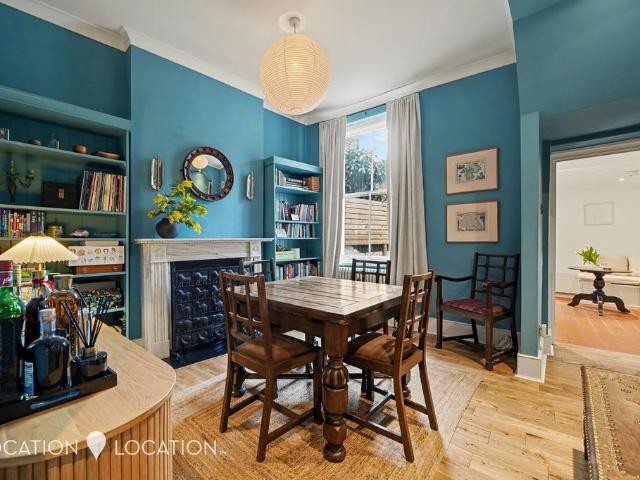 Flat for sale in Stoke Newington, Greater London