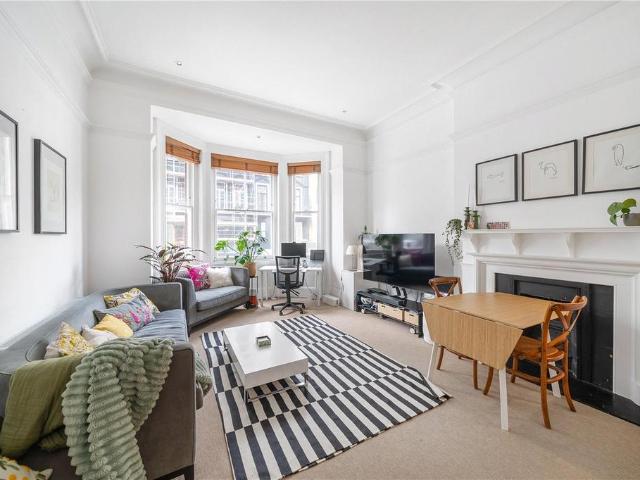 Flat for sale in Brompton, Greater London