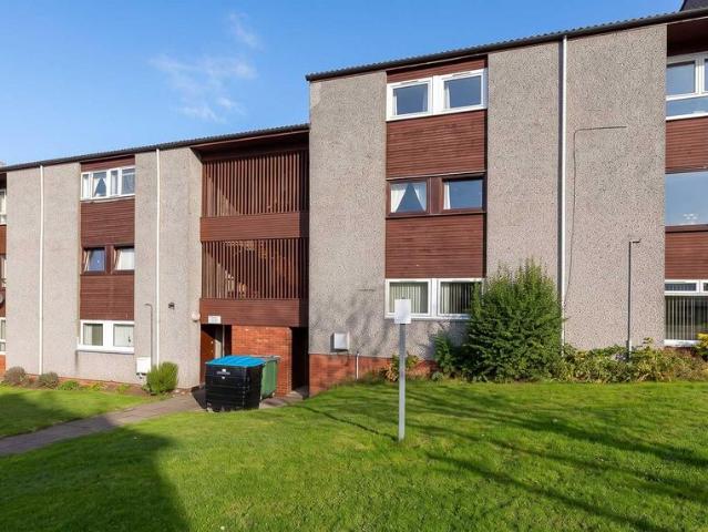 Flat for sale in Bridgend, Perth