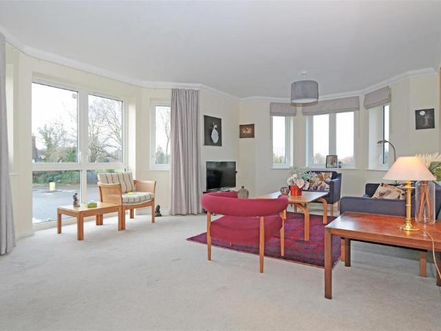 Flat for sale in Berrick Salome, Oxfordshire