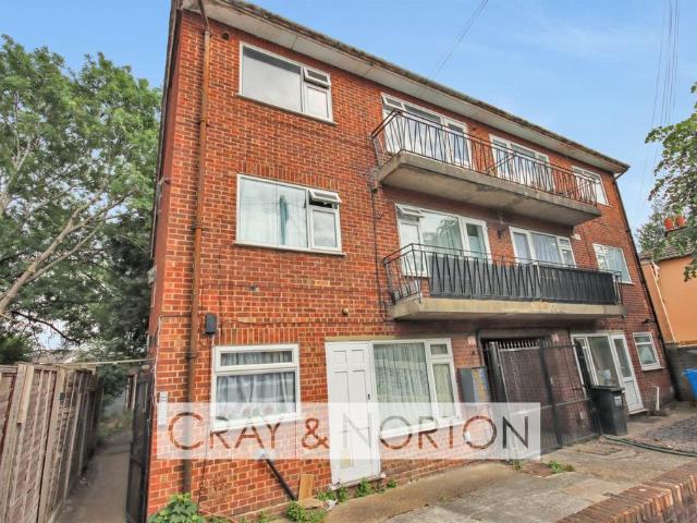 Flat for sale in London Borough of Croydon, Selhurst