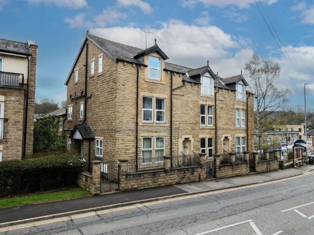 Flat for sale in Horsforth, West Yorkshire