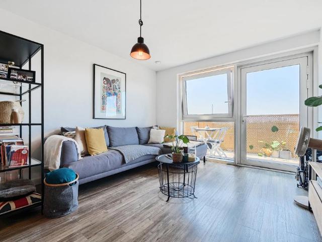 Flat for sale in London Borough of Lewisham, Greater London