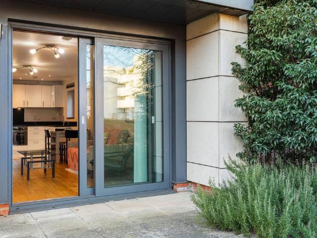 Flat for sale in Putney, Greater London