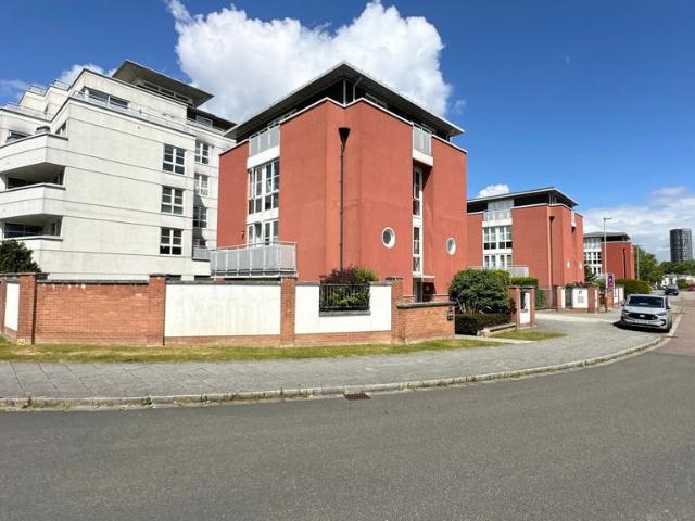 Flat for sale in Bede Island, Old Wharf