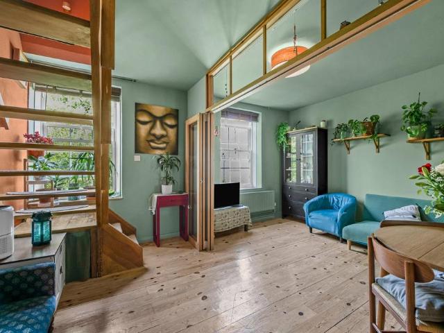 Flat for sale in Chalk Farm, Greater London