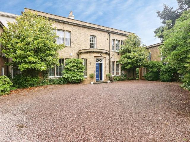 Flat for sale in St John's, Worcestershire