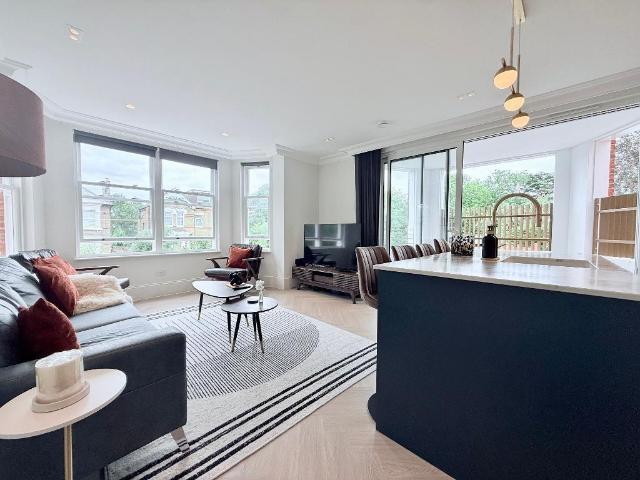 Flat for sale in London Borough of Ealing, Greater London