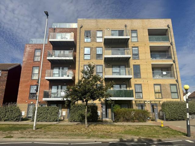 Flat for sale in London Borough of Barking and Dagenham, Greater London