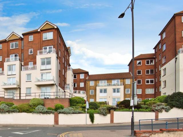 Flat for sale in Alton Barnes, Essex