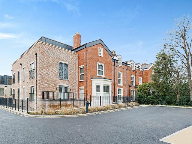Flat for sale in Georgia, Greater Manchester