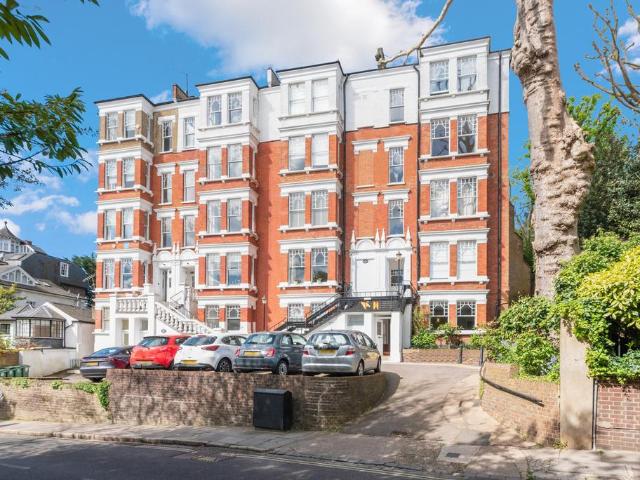 Flat for sale in South Hampstead, Greater London