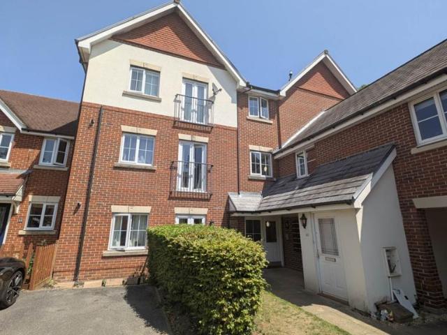 Flat for sale in Bolton Low Houses, Hampshire