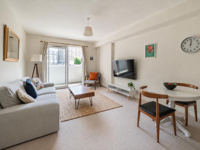 Flat for sale in Earl's Court, Greater London