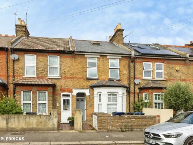 Flat for sale in London Borough of Ealing, Hanwell
