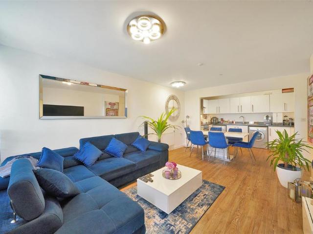 Flat for sale in Sudbury, Greater London