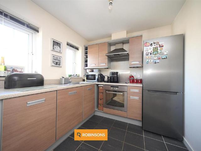Flat for sale in Dunstable, Bedfordshire