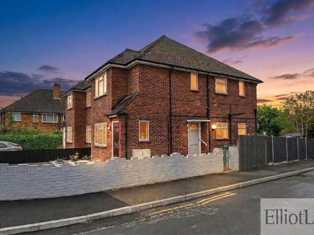 Flat for sale in Greater London