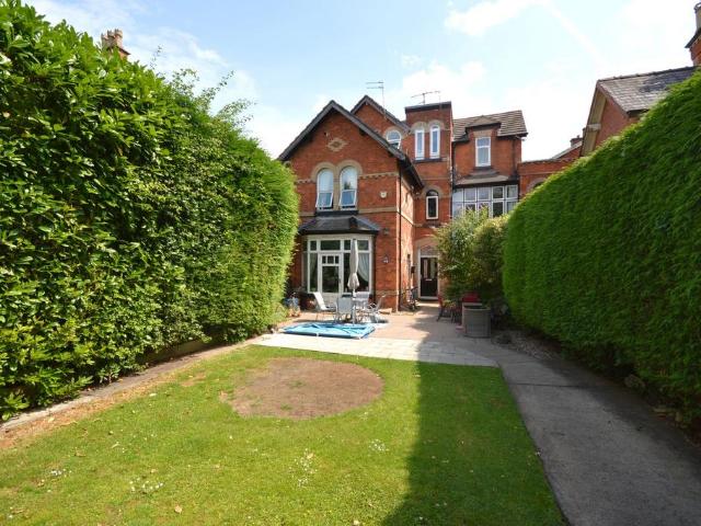 Flat for sale in Heaton Norris, Greater Manchester