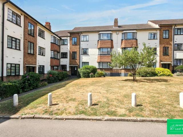 Flat for sale in London Borough of Barnet, Greater London