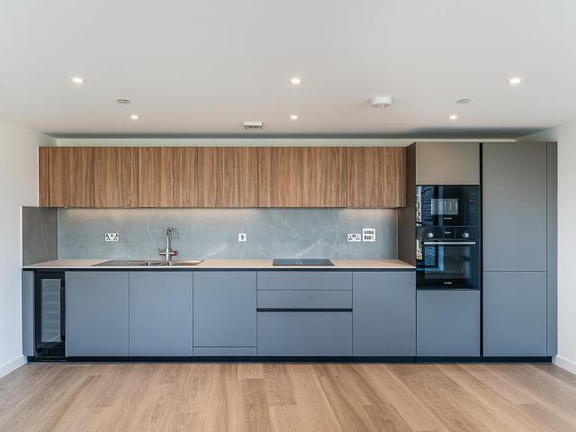 Flat for sale in Battersea, Greater London