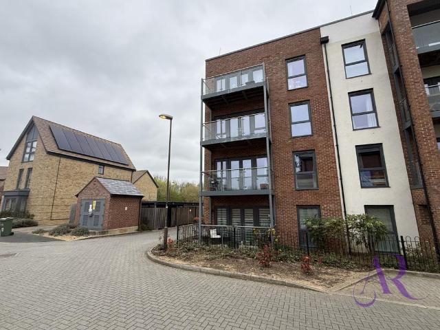Flat for sale in Monkston Park, Milton Keynes