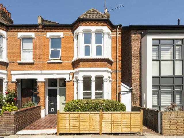 Flat for sale in Wandsworth, Greater London