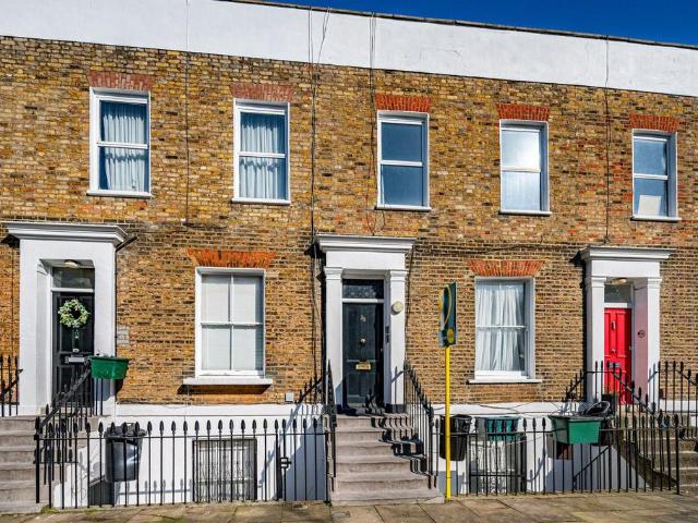 Flat for sale in Islington, Greater London