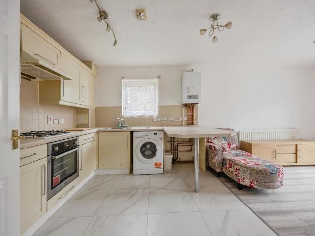 Flat for sale in London Borough of Croydon, Purley