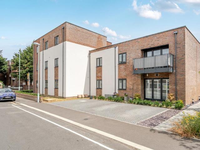 Flat for sale in Worthing, West Sussex