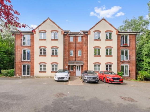 Flat for sale in Kettlebrook, Staffordshire