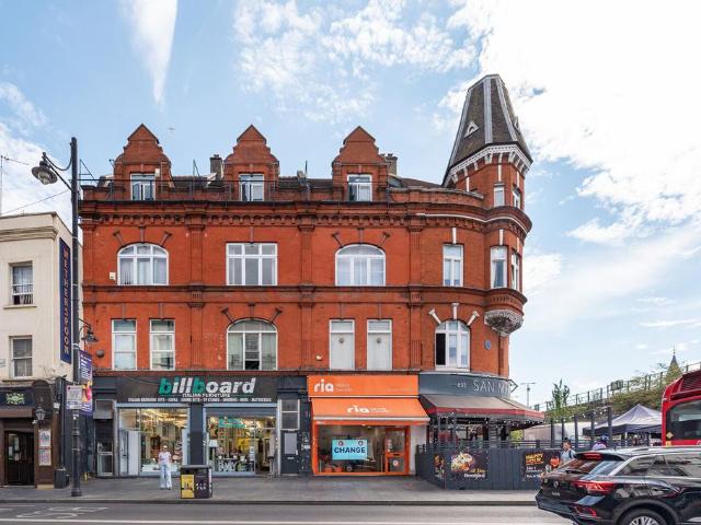 Flat for sale in London Borough of Lambeth, Greater London