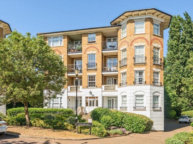 Flat for sale in Southfields, Greater London
