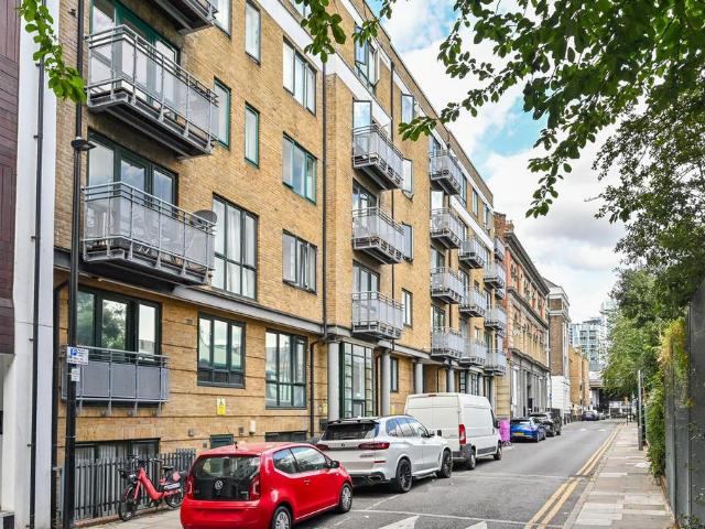 Flat for sale in St. George in the East, Wapping
