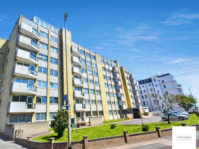 Flat for sale in Eastbourne, East Sussex