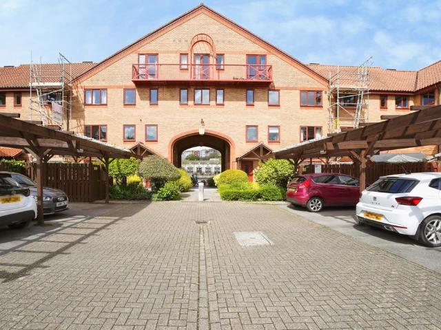 Flat for sale in Spike Island, Feckenham