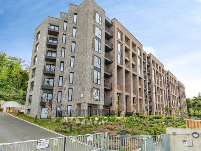 Flat for sale in Chatham