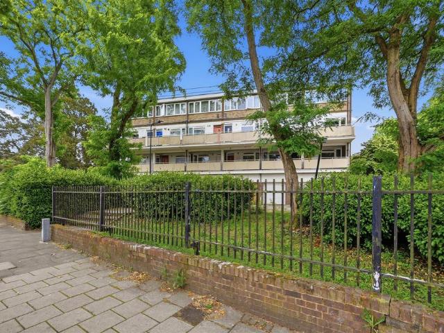 Flat for sale in Kilburn, Greater London