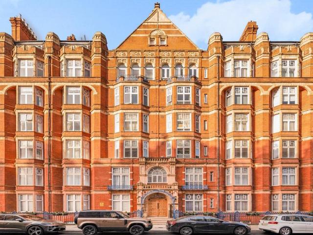 Flat for sale in Marylebone, Greater London