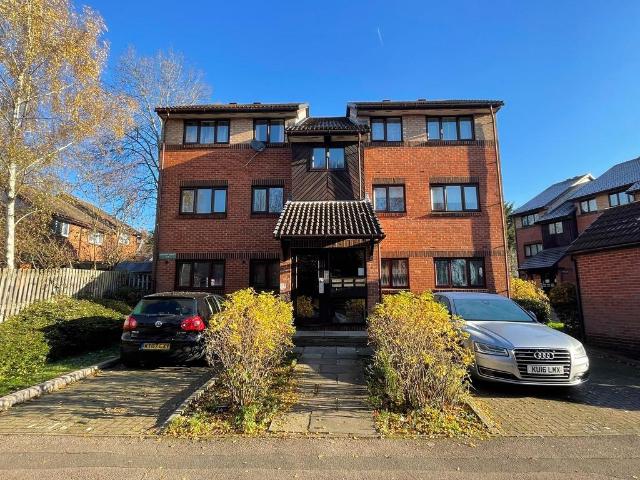 Flat for sale in Burnt Oak, Greater London